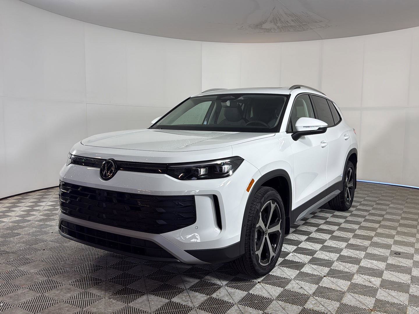 New 2026 Volkswagen Tiguan SE AWD/4WD image 13
