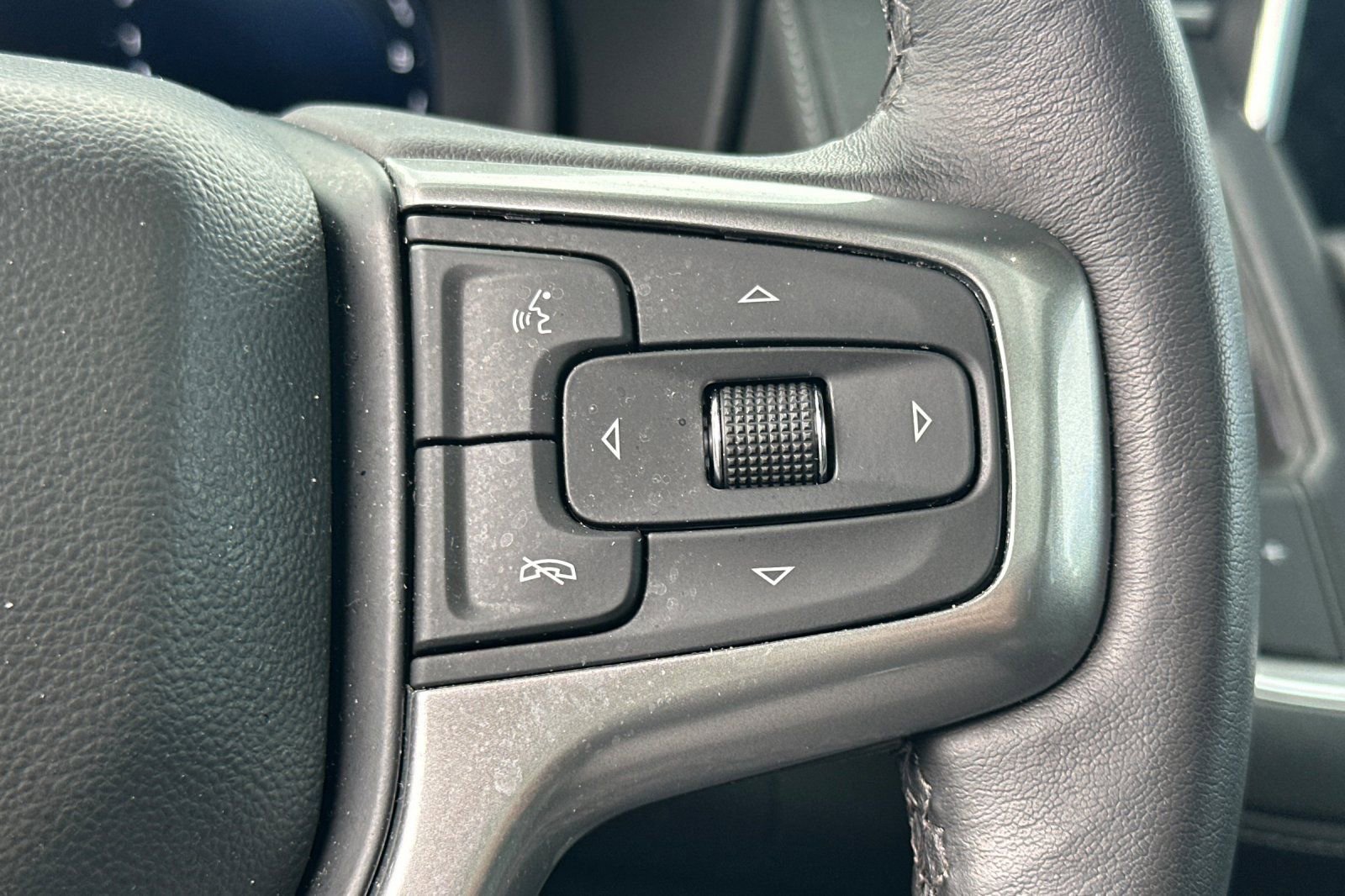 Used 2022 Chevrolet Tahoe Z71 w/ Z71 Off-Road Package AWD/4WD image 37