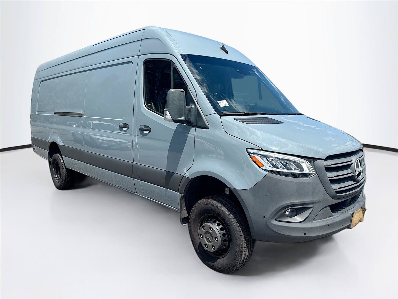 Used 2024 Mercedes-Benz Sprinter 3500 w/ Parking Package image 7