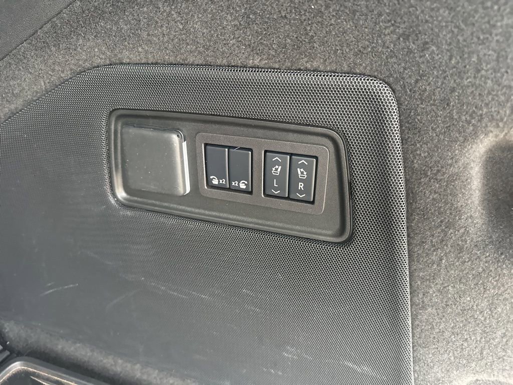 Used 2024 Cadillac Escalade Premium Luxury Platinum image 41