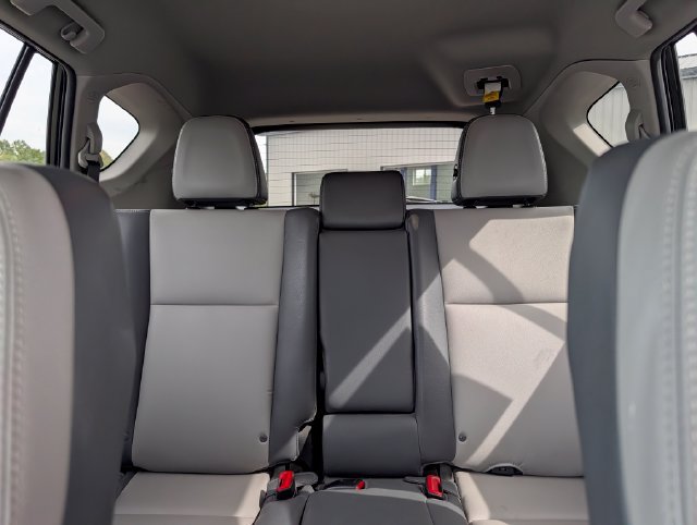 Used 2013 Toyota RAV4 Limited AWD/4WD image 16