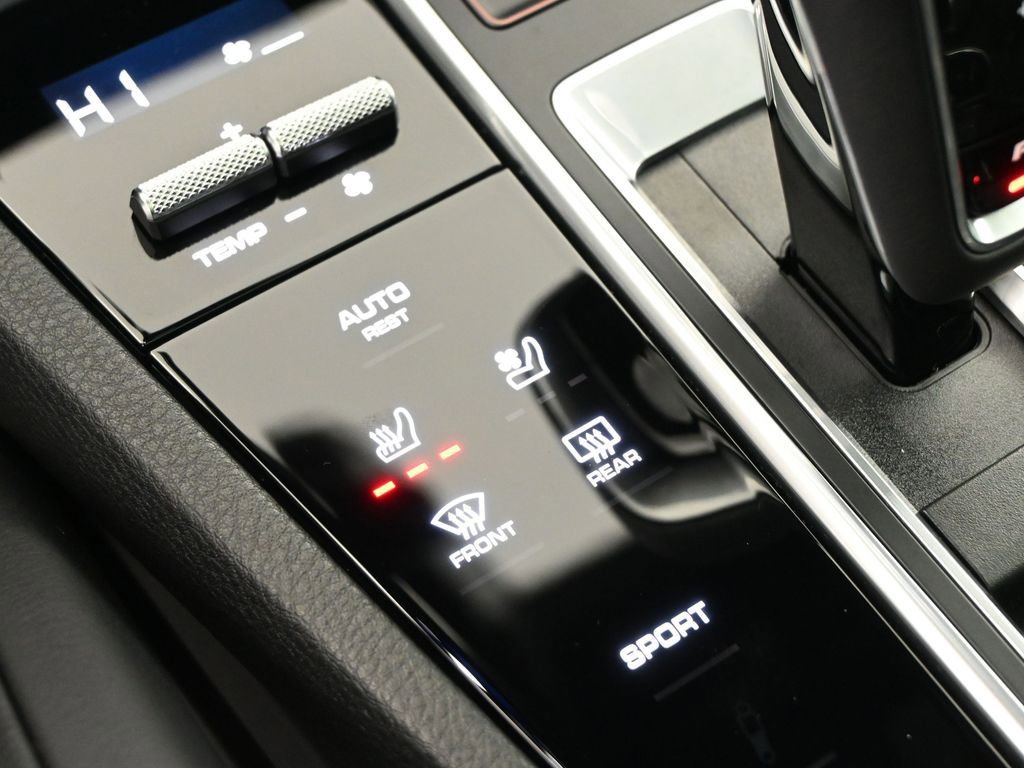 Used 2021 Porsche Cayenne image 17