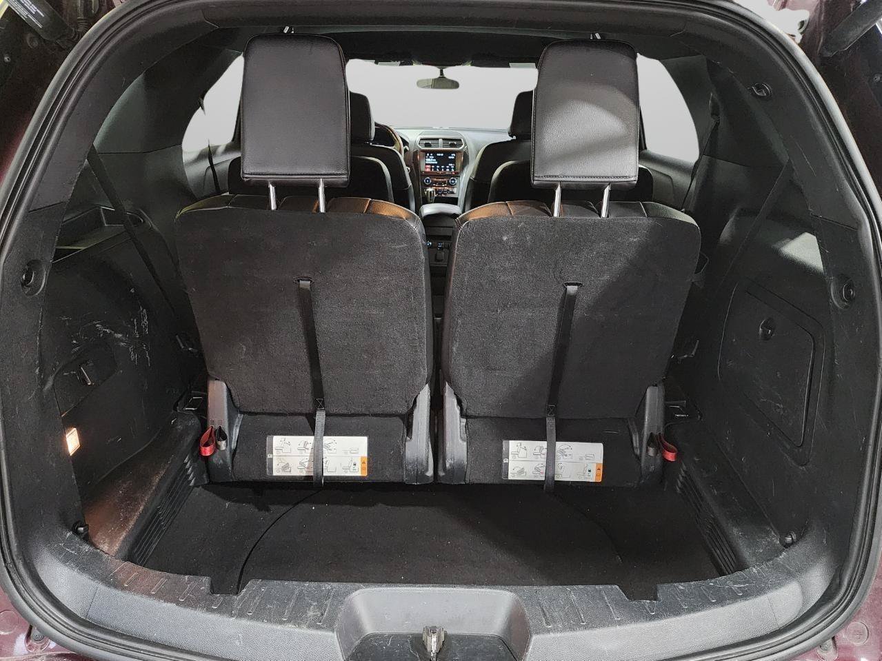 Used 2018 Ford Explorer XLT w/ Equipment Group 202A AWD/4WD image 34