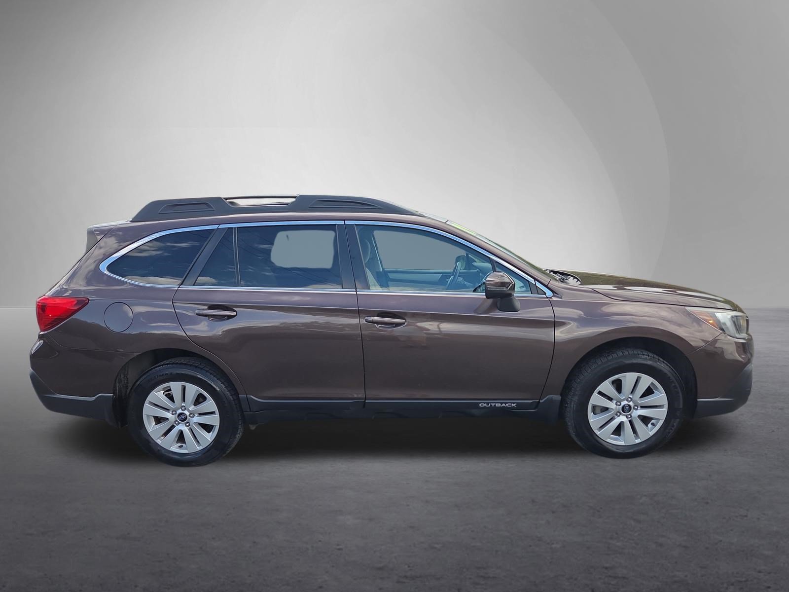Used 2019 Subaru Outback 2.5i Premium w/ Popular Package #2 AWD/4WD image 2