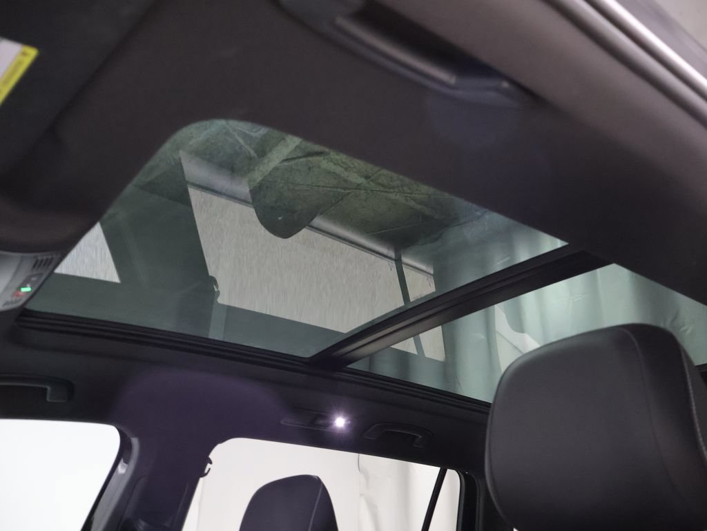 Used 2022 Volkswagen Tiguan SEL R-Line AWD/4WD image 31