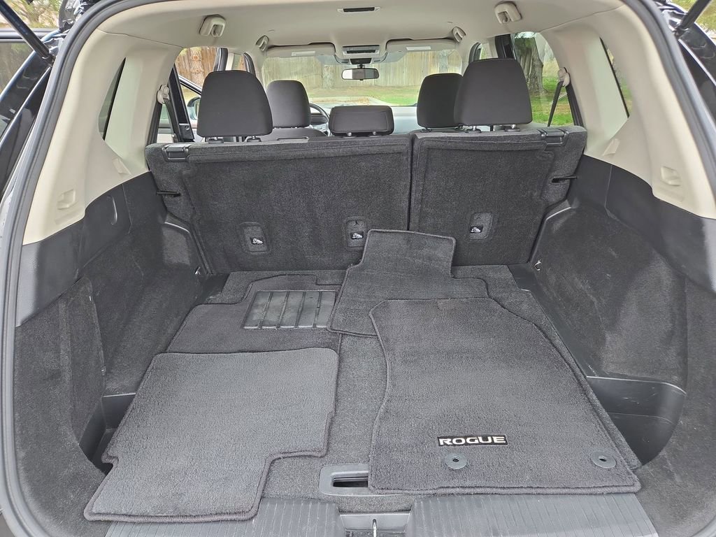 Used 2023 Nissan Rogue SV image 12