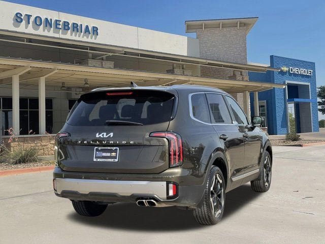 Used 2025 Kia Telluride EX w/ EX Captain's Chair Package FWD image 5