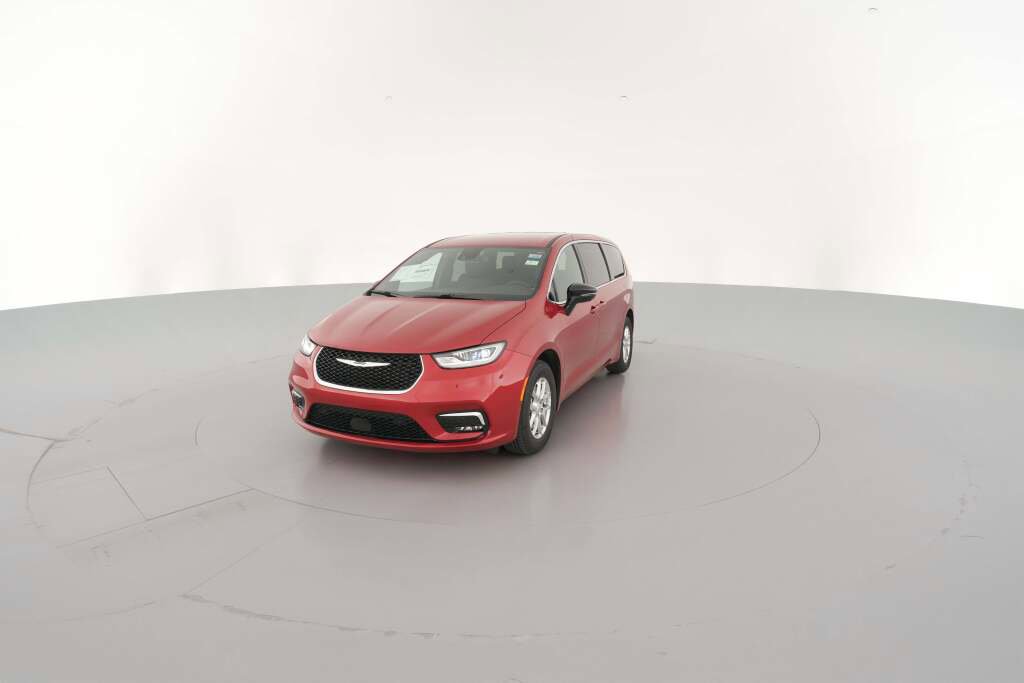 New 2026 Chrysler Pacifica Select image 3