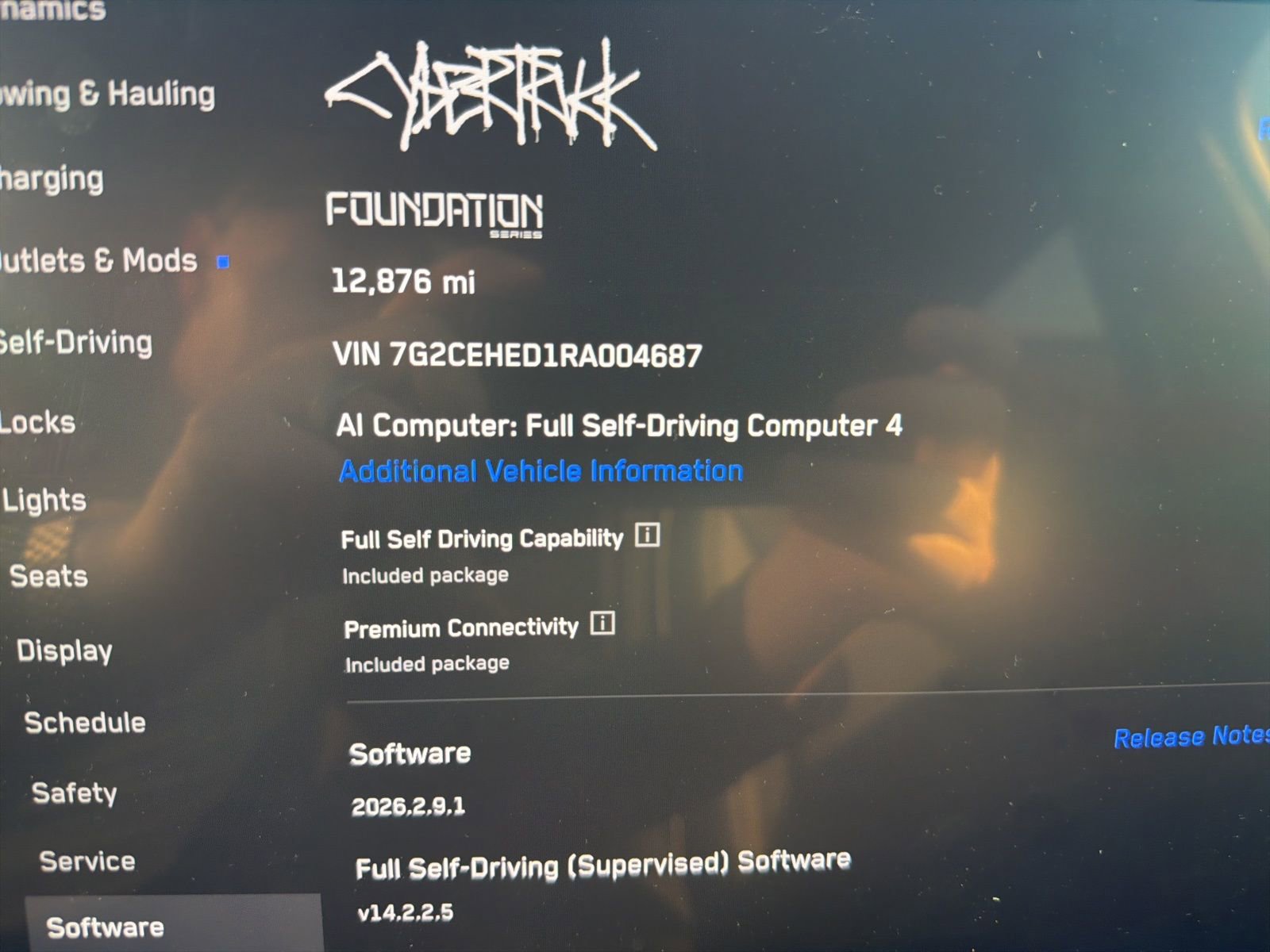 Used 2024 Tesla Cybertruck AWD Crew Cab image 19