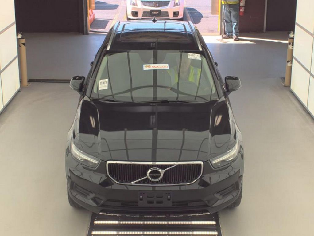 Used 2019 Volvo XC40 T5 Momentum AWD/4WD image 2