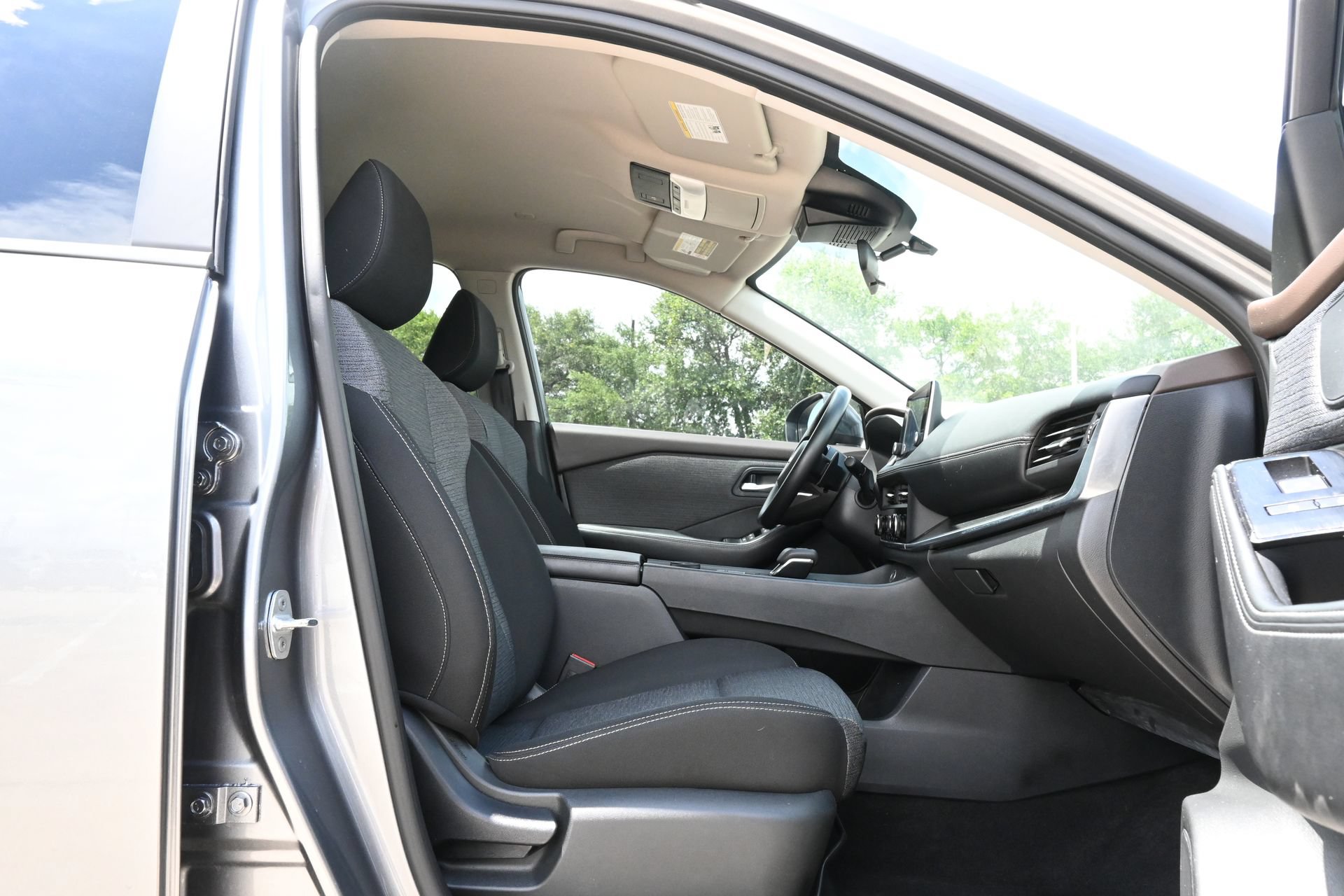 Used 2023 Nissan Rogue SV AWD/4WD image 26