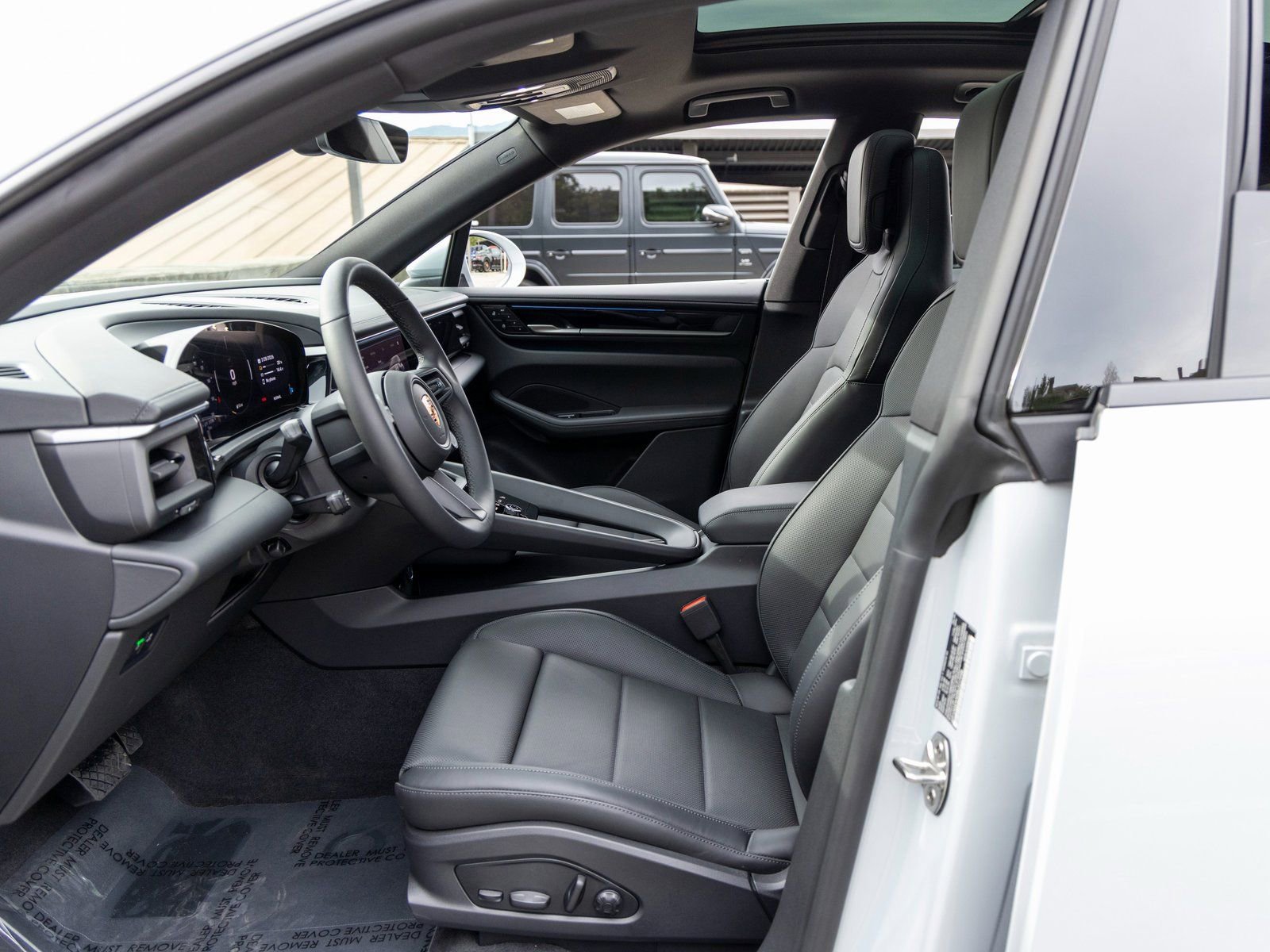 New 2025 Porsche Macan Electric RWD image 28