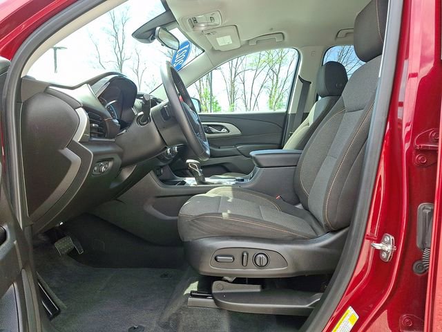 Used 2021 Chevrolet Traverse LT image 17