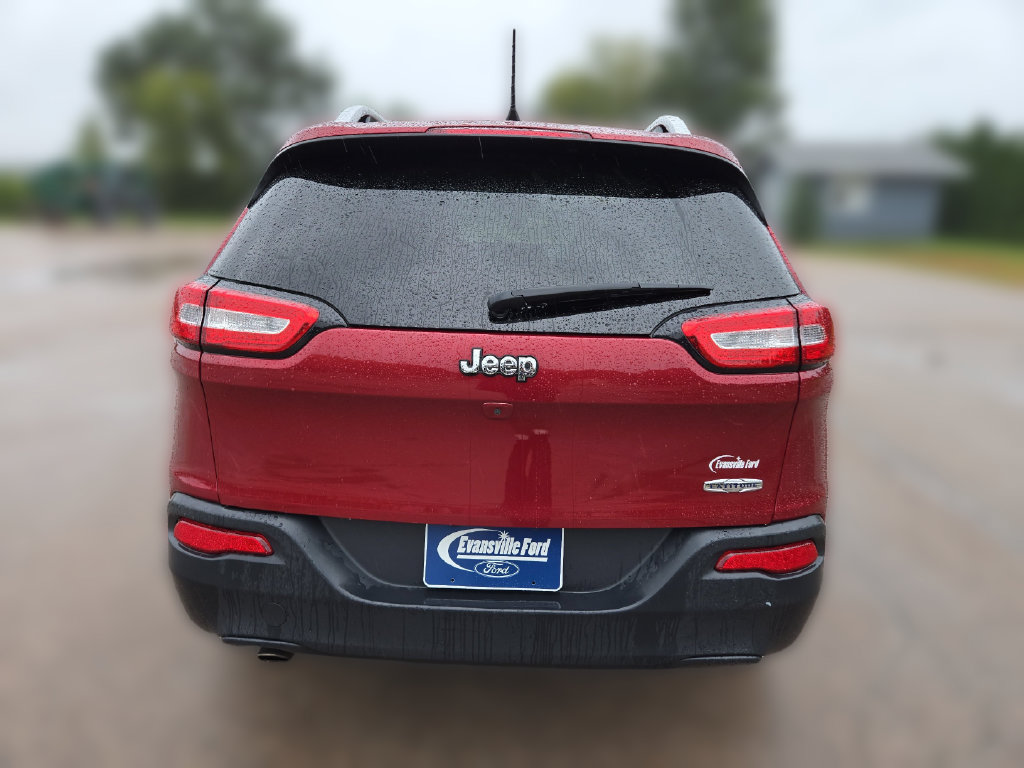 Used 2016 Jeep Cherokee Latitude w/ Cold Weather Group FWD image 11