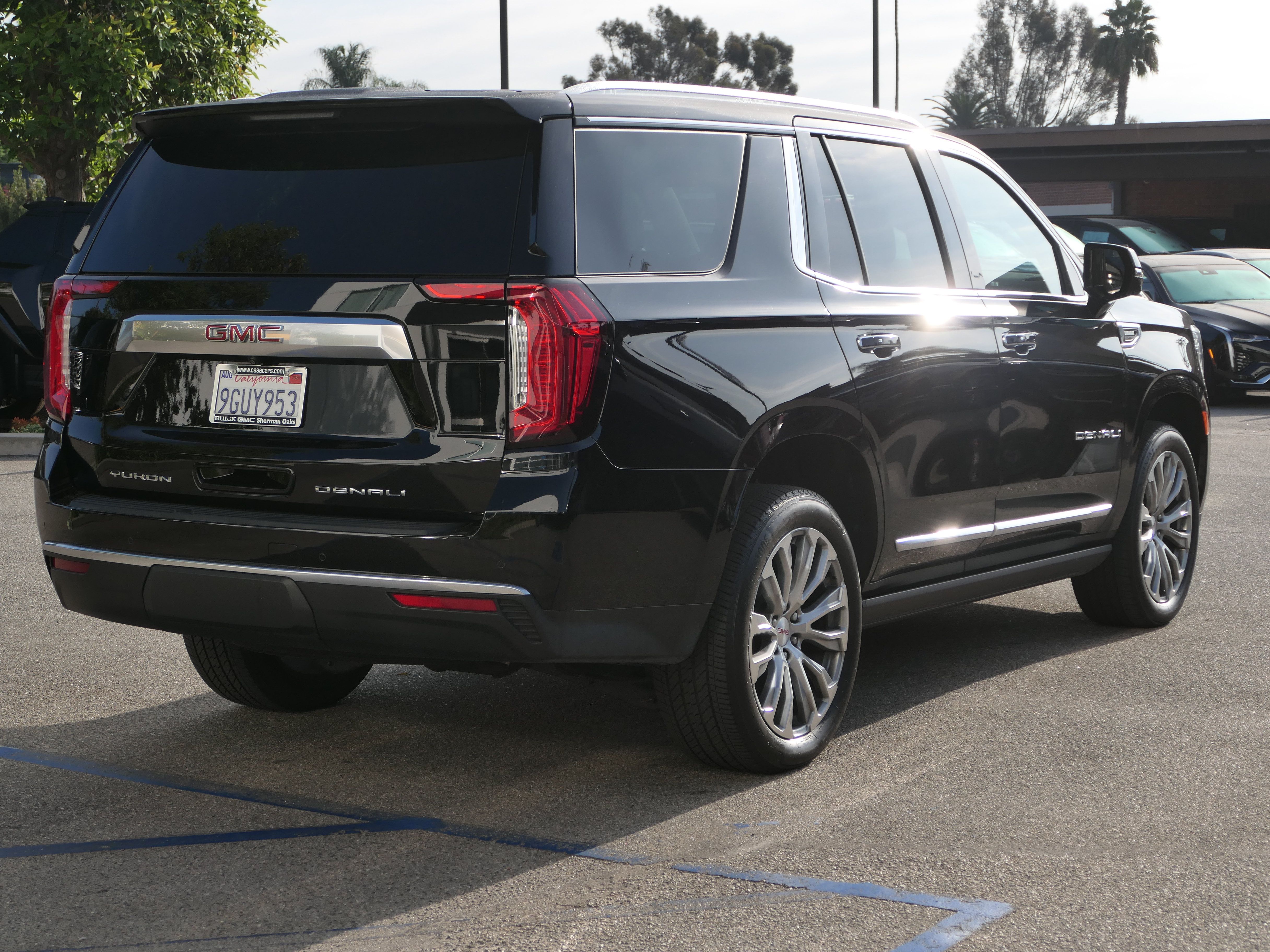 Used 2023 GMC Yukon Denali RWD image 5