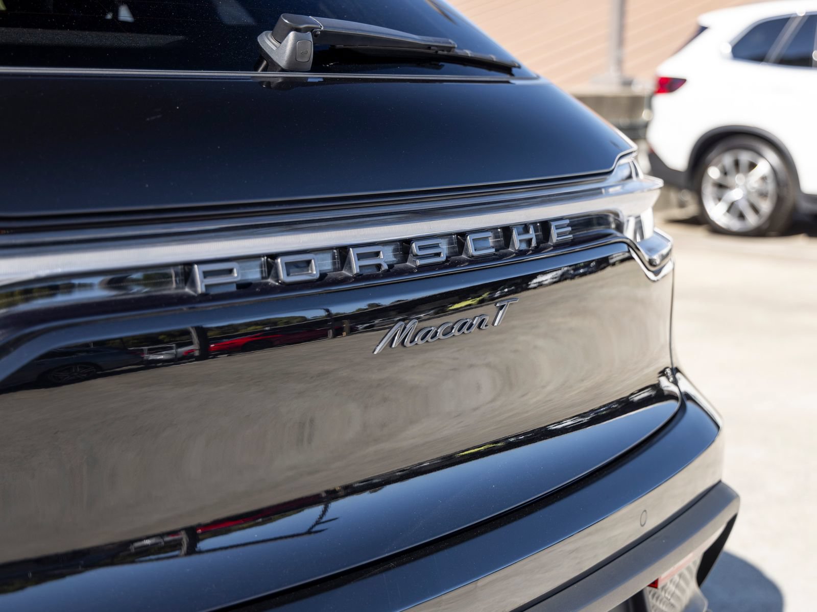 Certified 2023 Porsche Macan Turbo AWD/4WD image 24
