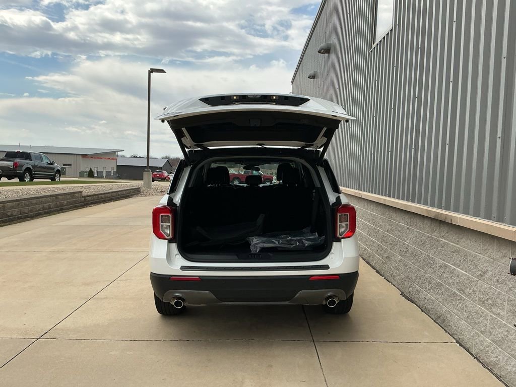 Used 2023 Ford Explorer XLT w/ Equipment Group 202A image 23