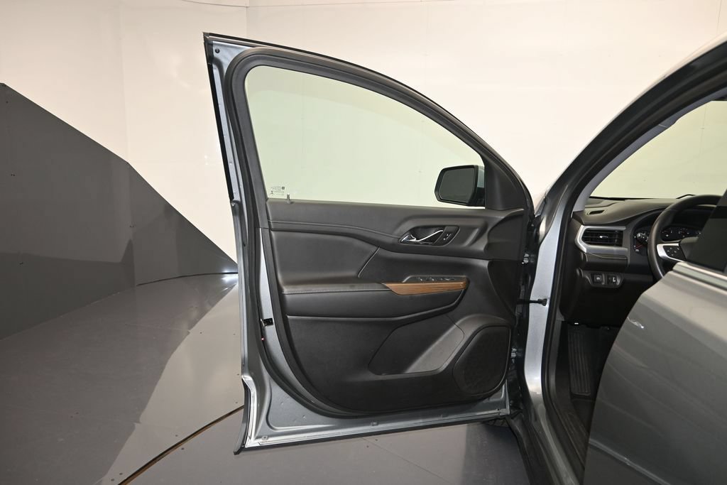 Used 2023 GMC Acadia SLE FWD image 10