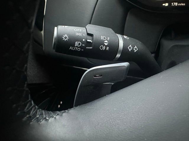 Used 2023 Land Rover Range Rover Sport SE AWD/4WD image 28