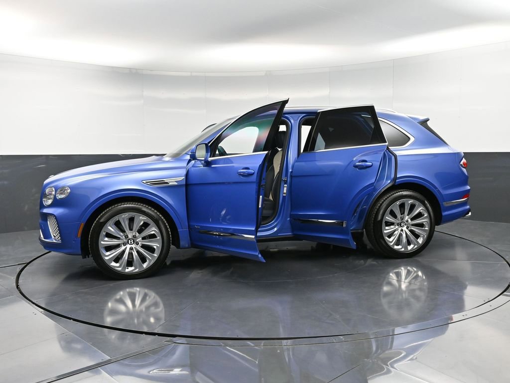 Used 2025 Bentley Bentayga AWD/4WD image 42
