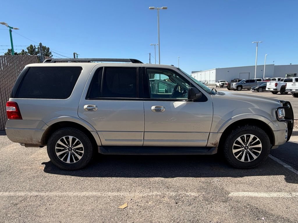 Used 2017 Ford Expedition XLT w/ Equipment Group 202A AWD/4WD image 12