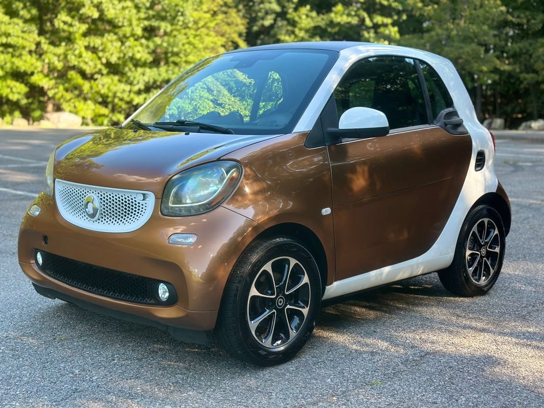 Used 2016 smart fortwo passion RWD image 4