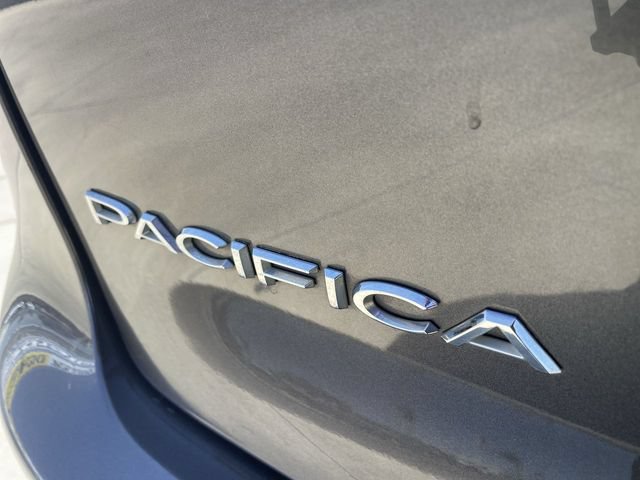 Used 2023 Chrysler Pacifica Touring-L FWD image 31