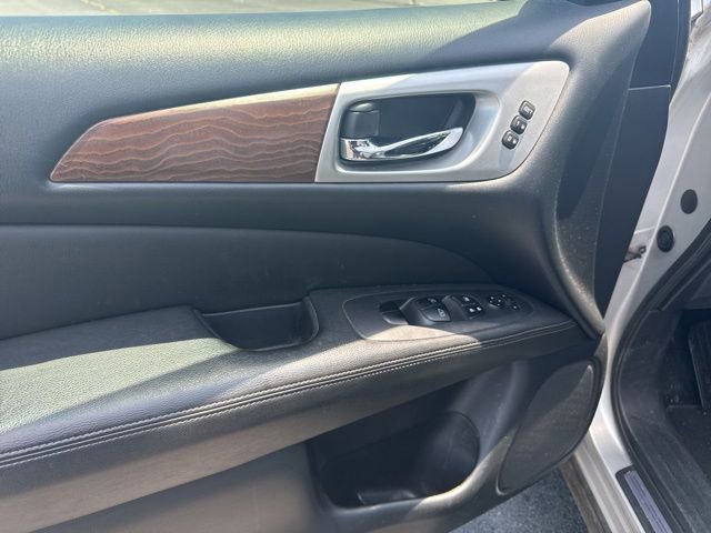 Used 2019 Nissan Pathfinder Platinum FWD image 8
