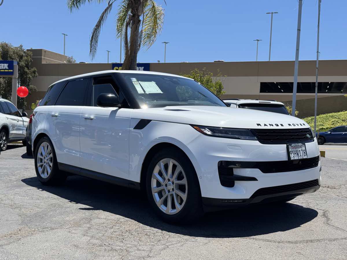Used 2025 Land Rover Range Rover Sport SE AWD/4WD image 4