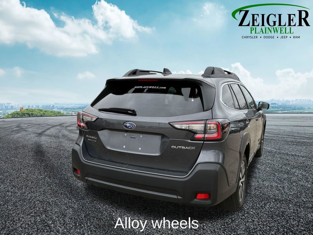 Used 2023 Subaru Outback Premium image 7