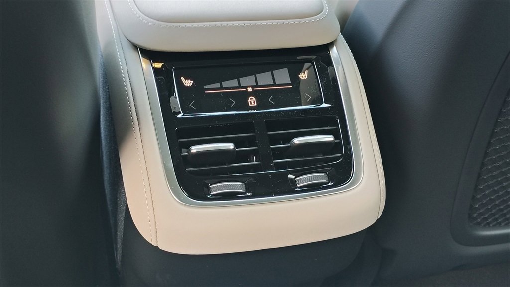 New 2026 Volvo XC90 B6 Plus image 28