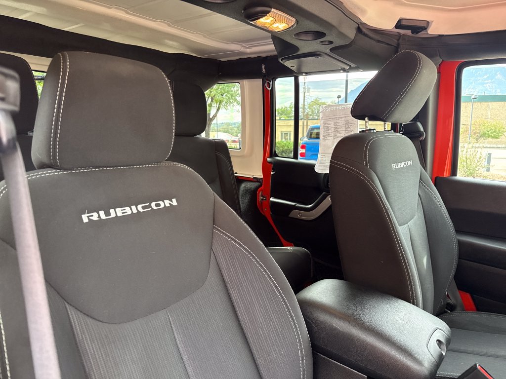 Used 2015 Jeep Wrangler Unlimited Rubicon w/ Connectivity Group AWD/4WD image 31