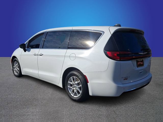 Used 2024 Chrysler Pacifica Touring-L image 6