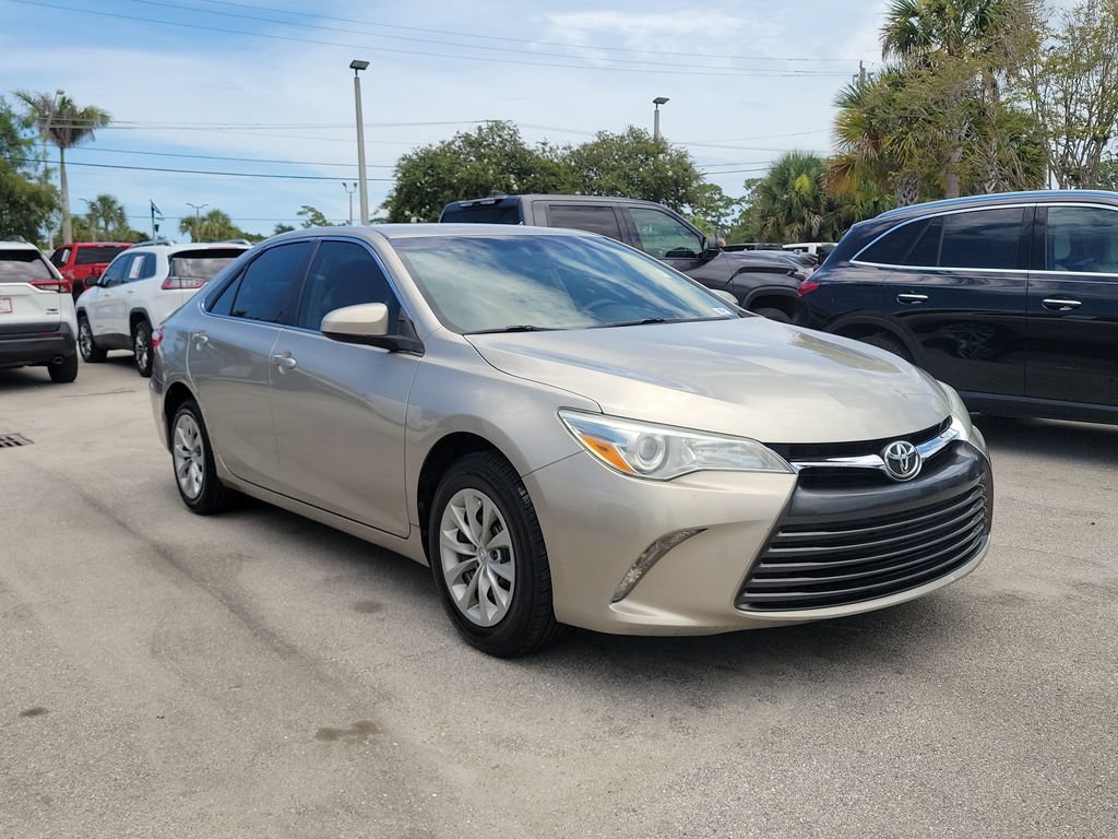 Used 2017 Toyota Camry XLE FWD image 3