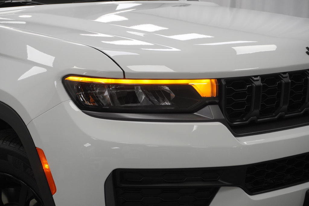 New 2026 Jeep Grand Cherokee Altitude AWD/4WD image 5