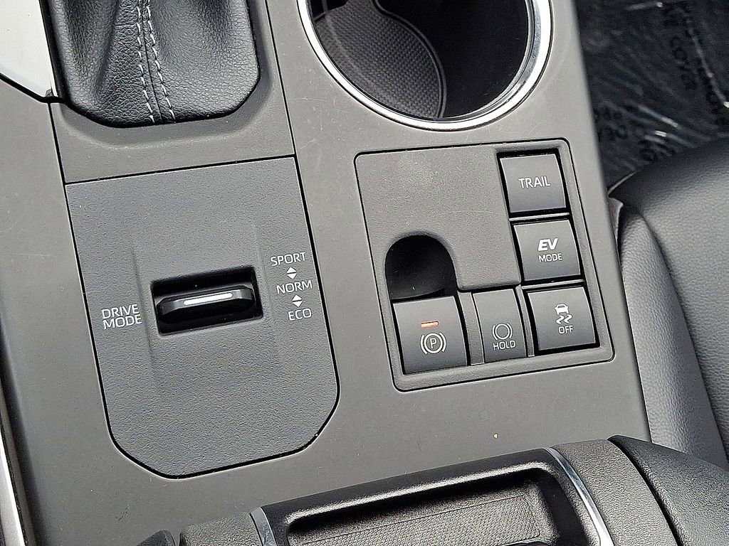 Used 2023 Toyota Highlander XLE image 17