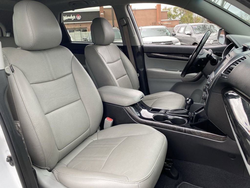 Used 2014 Kia Sorento SX w/ 3rd Row Package image 12