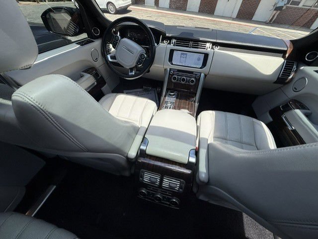Used 2017 Land Rover Range Rover Supercharged AWD/4WD image 24