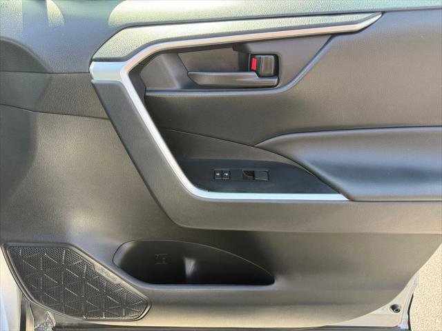 Certified 2024 Toyota RAV4 LE AWD/4WD image 19