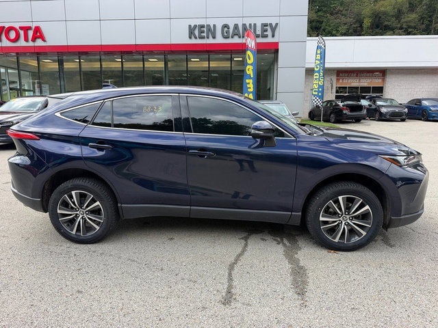 Certified 2022 Toyota Venza LE AWD/4WD image 2