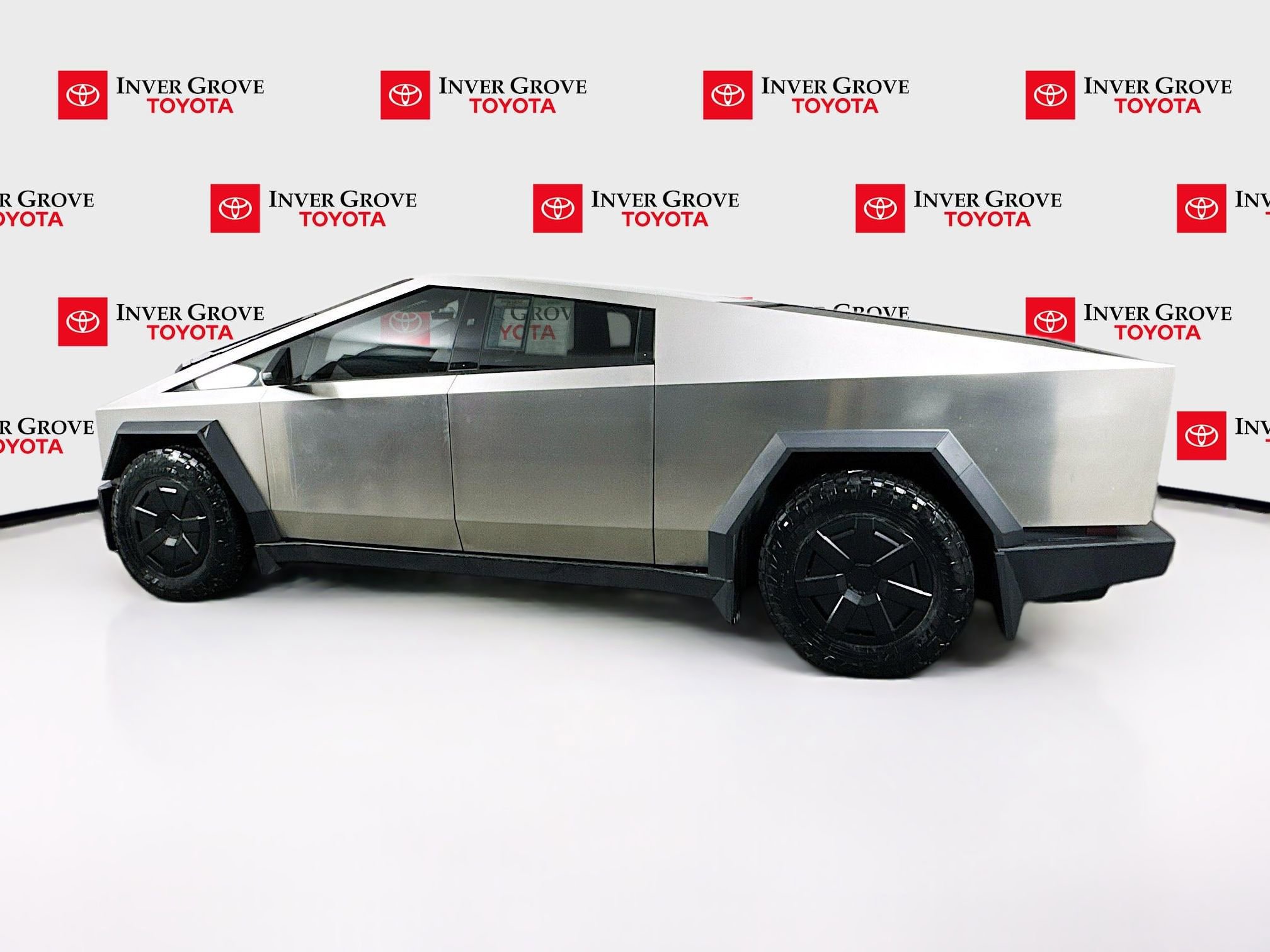 Used 2024 Tesla Cybertruck AWD Crew Cab image 7