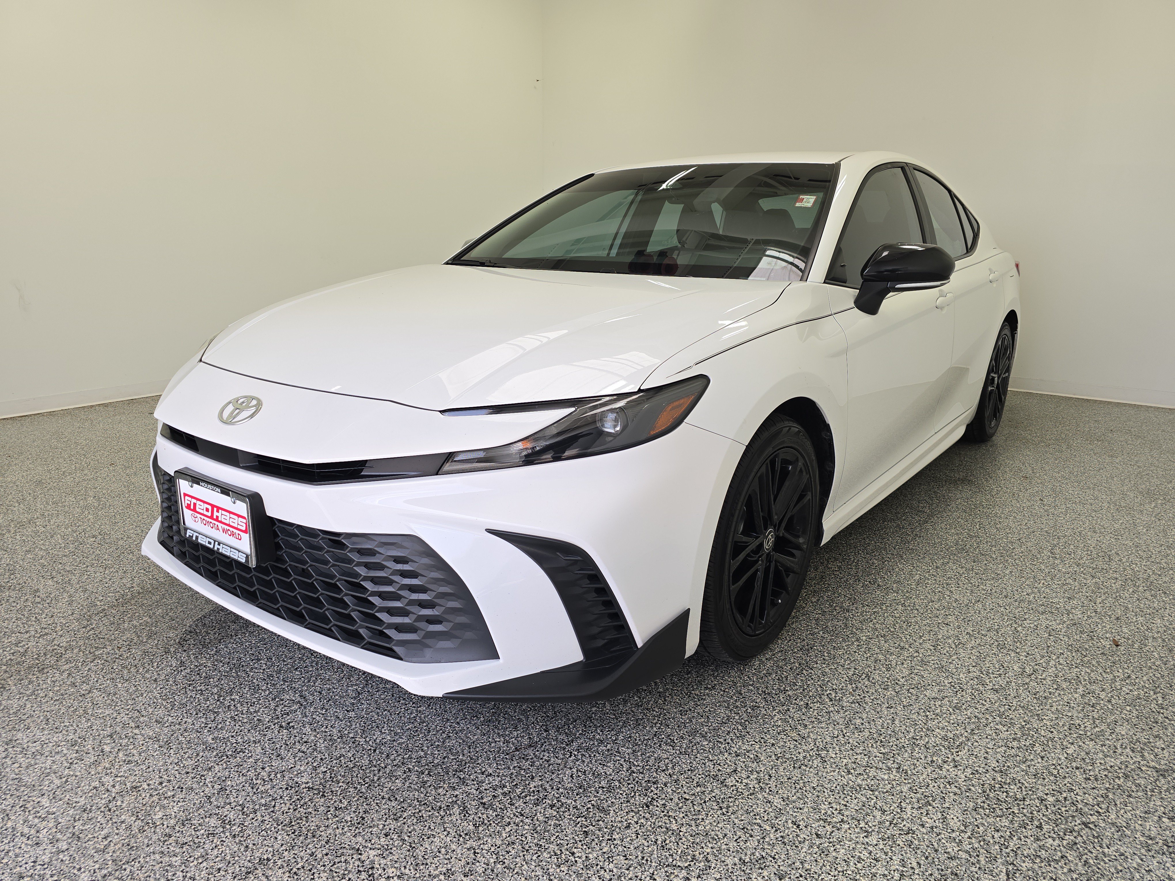 Used 2025 Toyota Camry SE w/ Convenience Package FWD image 2