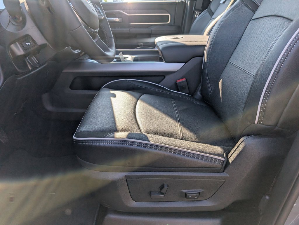 New 2026 RAM 2500 Laramie AWD/4WD image 12