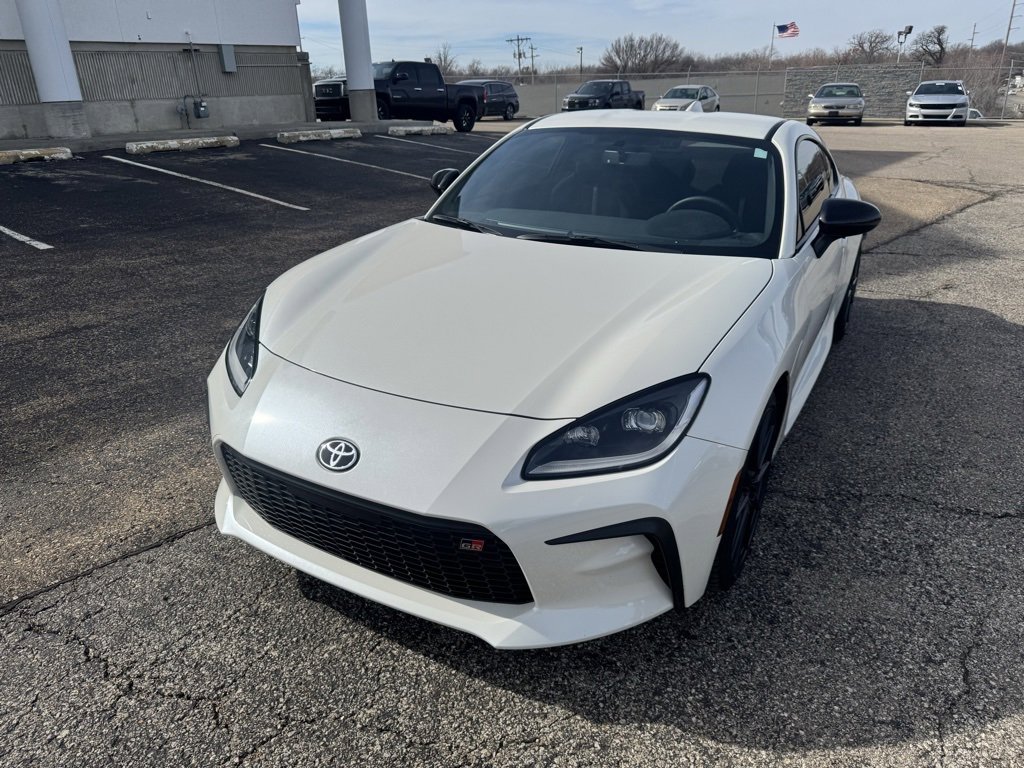 Used 2024 Toyota GR86 Premium image 3