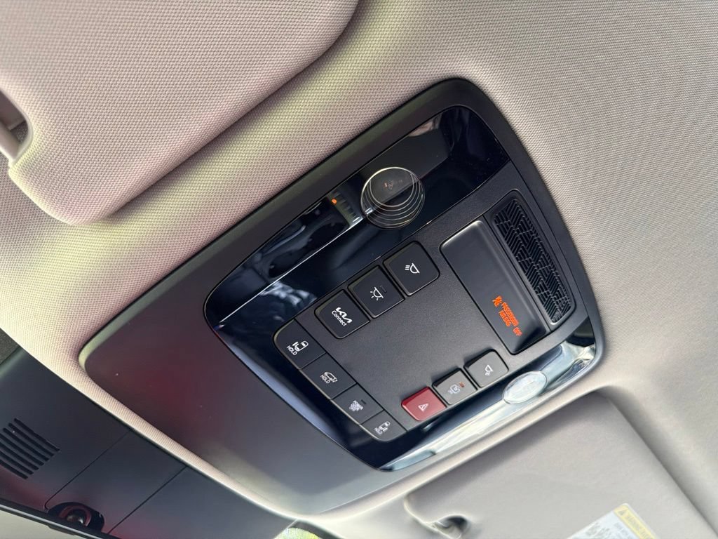 Used 2026 Kia Carnival EX FWD image 30