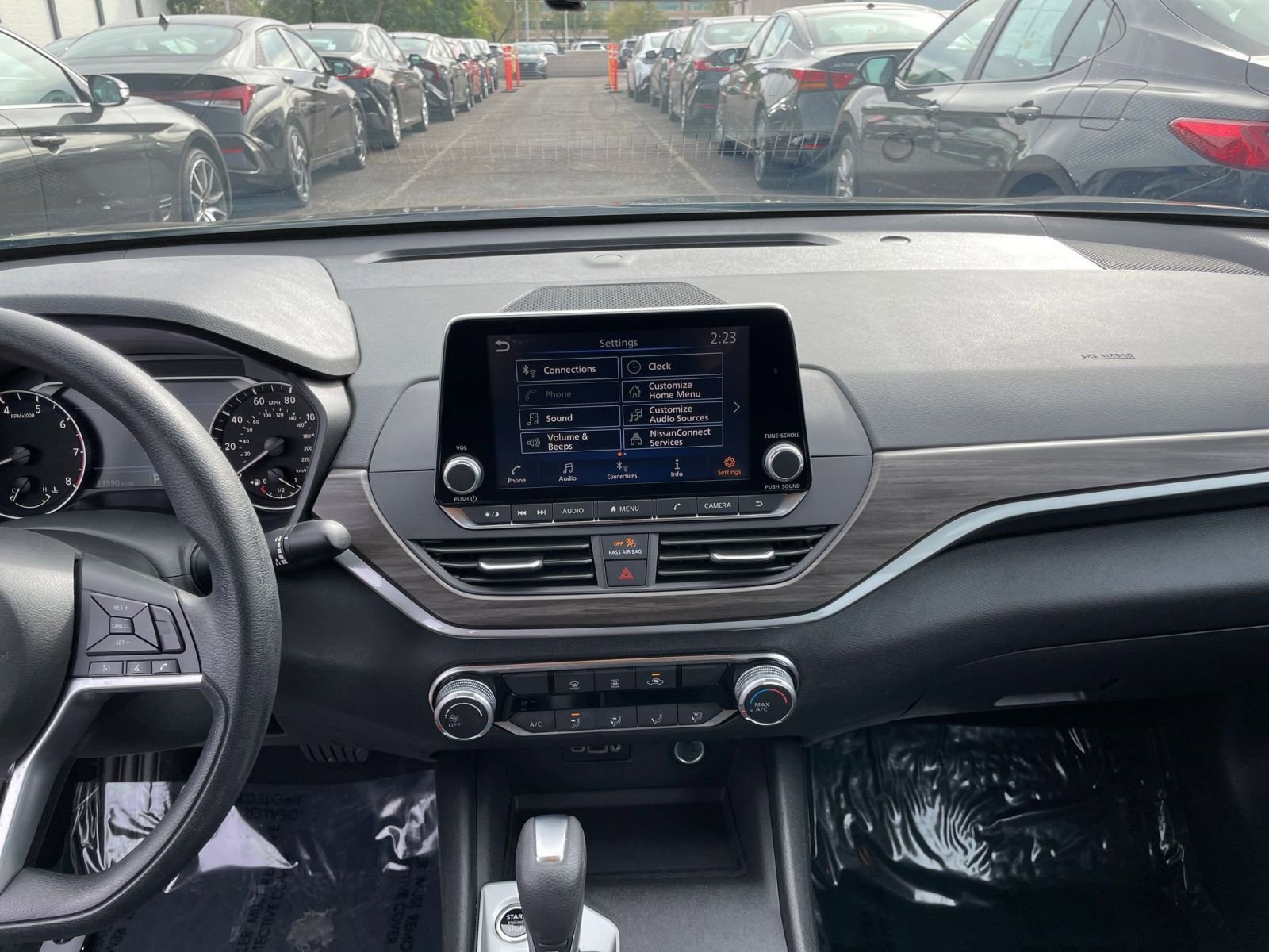 Used 2025 Nissan Altima 2.5 SV image 18