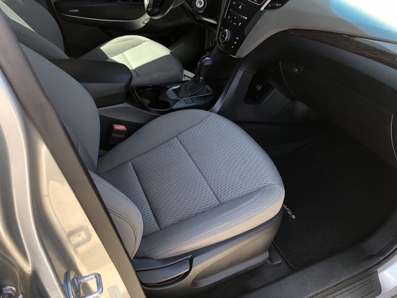 Used 2017 Hyundai Santa Fe Sport w/ Cargo Package FWD image 7