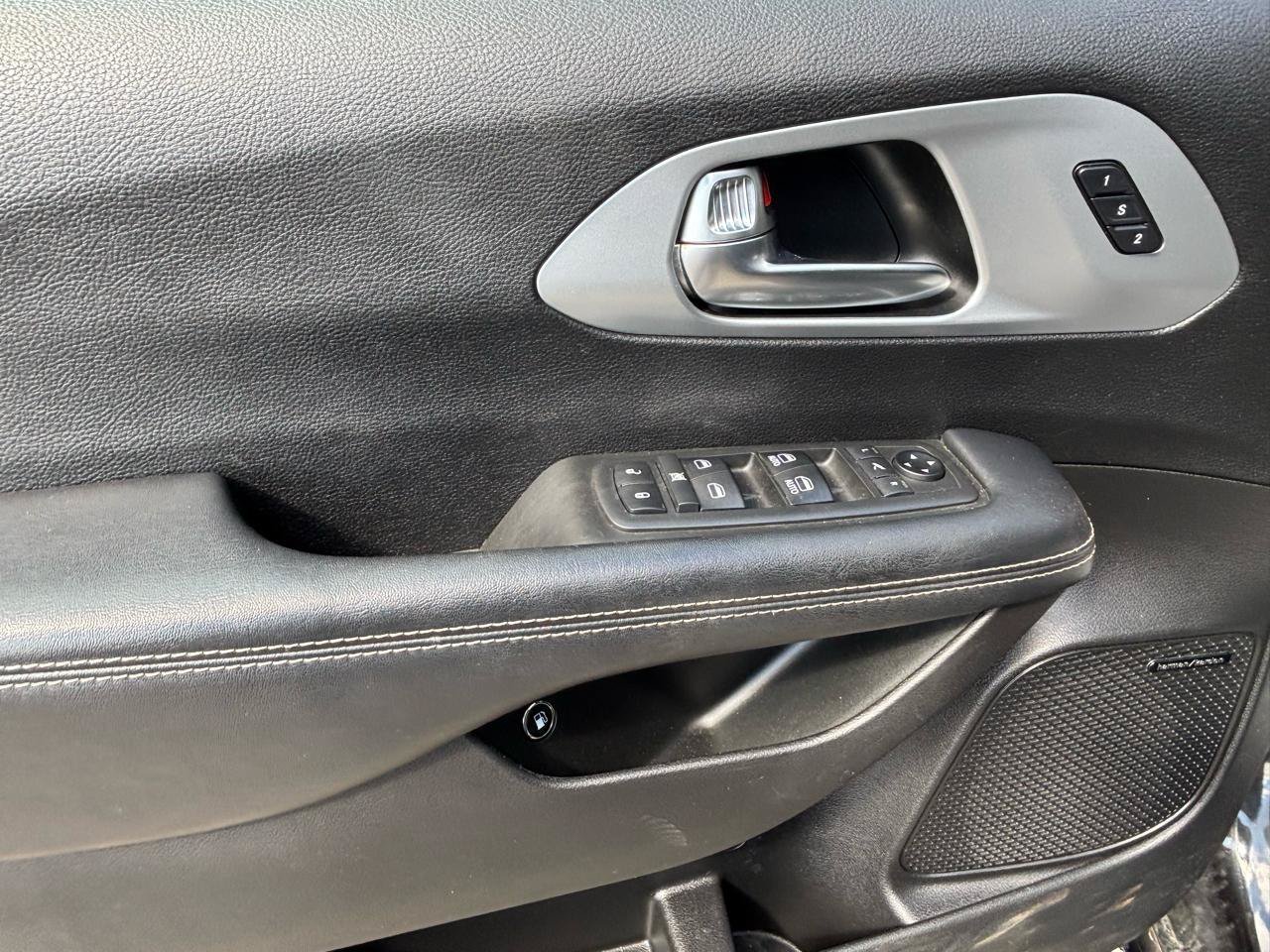 Used 2019 Chrysler Pacifica Limited w/ Advanced Safetytec Group FWD image 5