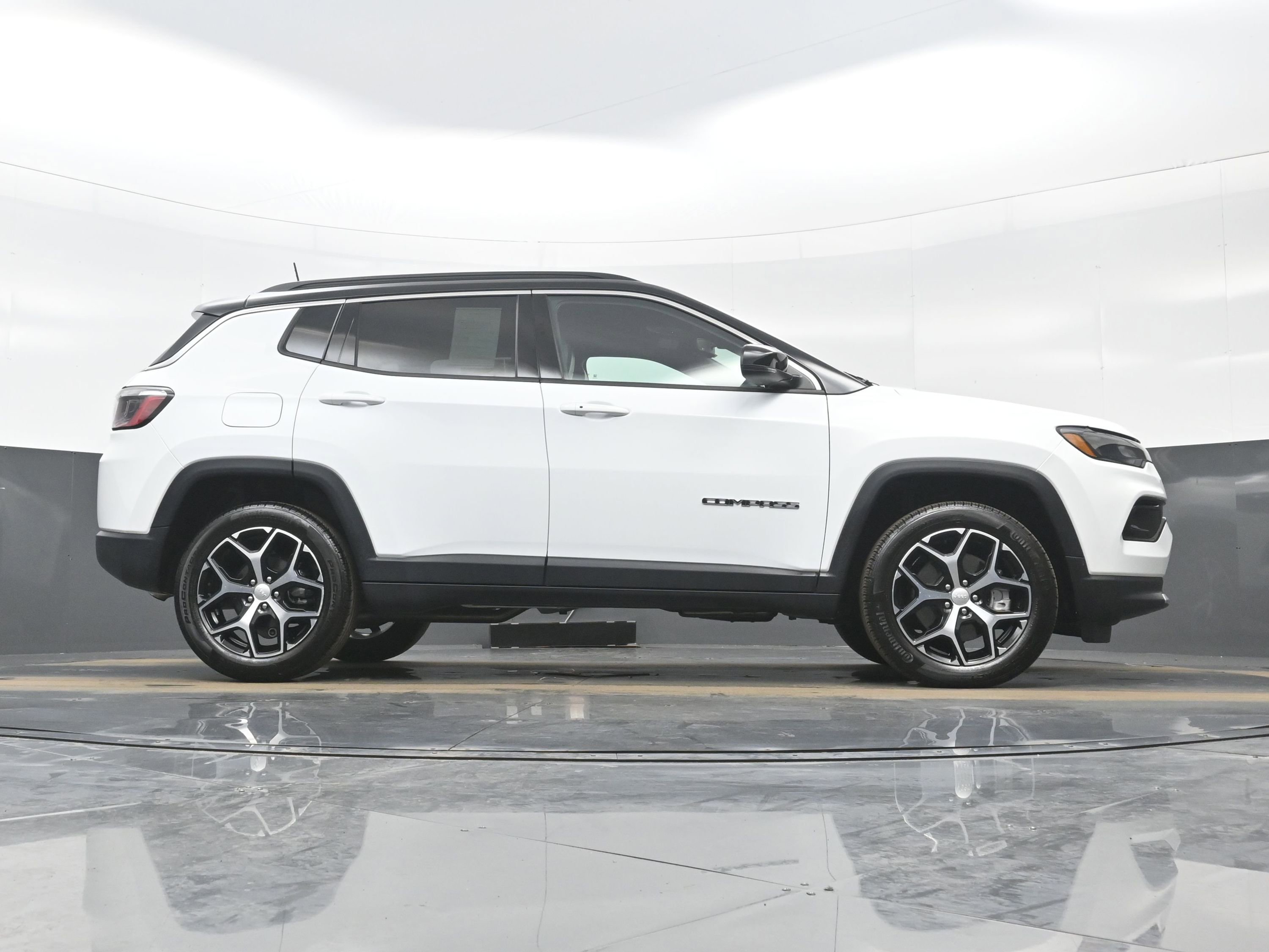 Used 2024 Jeep Compass Limited image 32