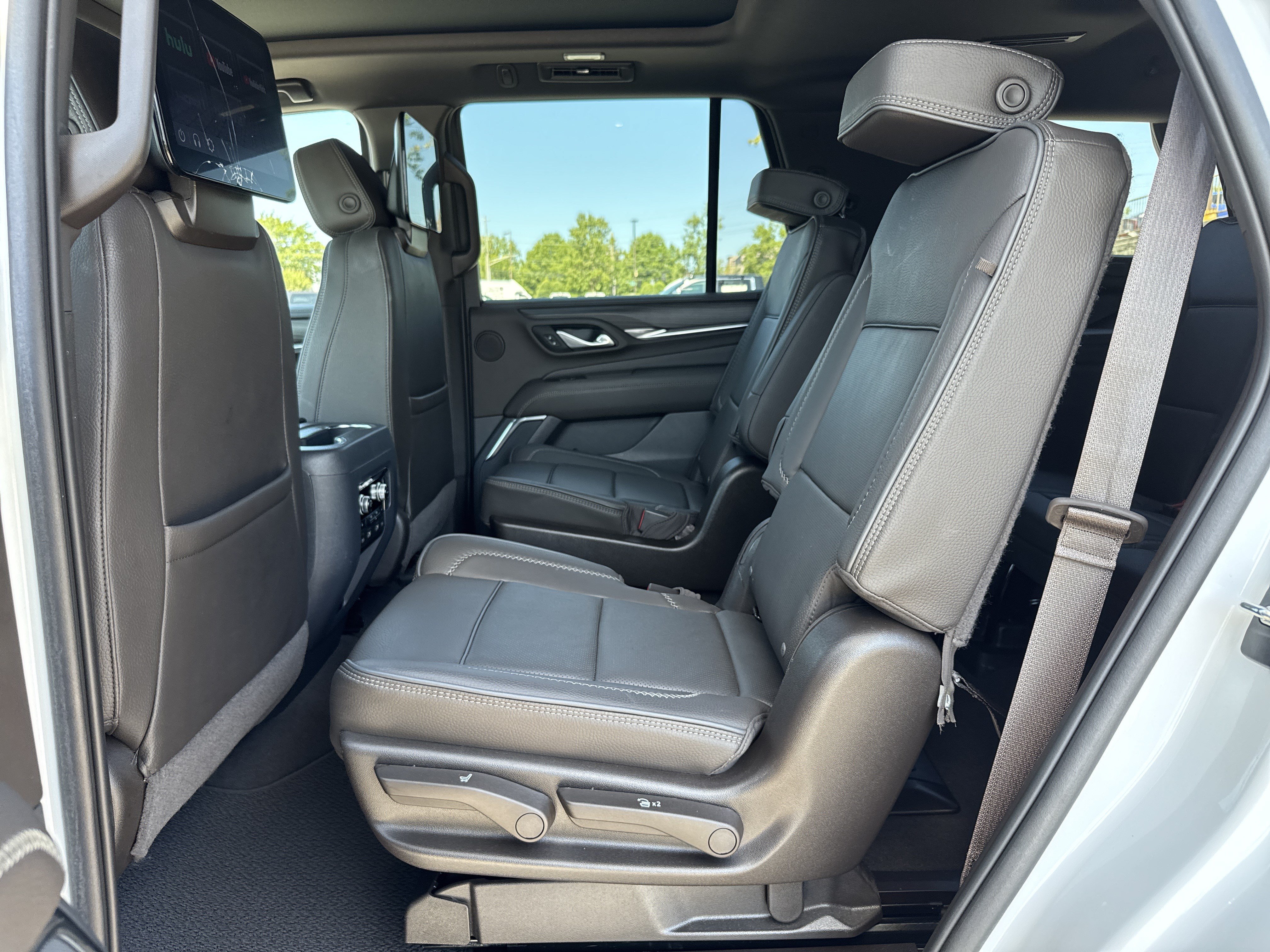 Used 2023 GMC Yukon Denali AWD/4WD image 31